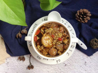 15、桂花黑糖酒酿水煮蛋,最后撒上干桂花,开吃吧。