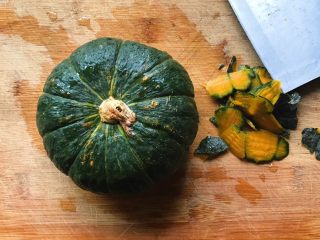 4、金瓜珍珠羹,南瓜一个