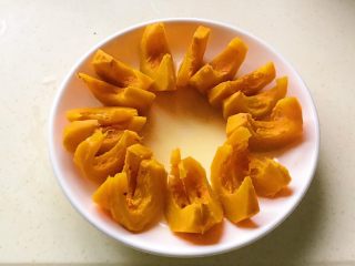 9、金瓜珍珠羹,这时南瓜也蒸熟了