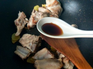 10、海带炖排骨,几滴香醋。