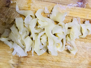 2、金汤花胶鸡,切丝