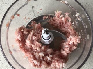 4、蒜苔炒肉沫,绞成肉末