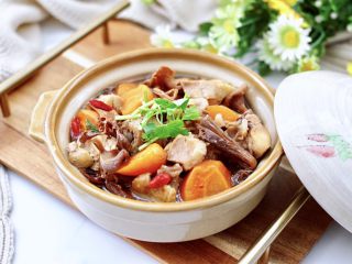 15、榛蘑胡萝卜鸡汤,营养丰富又超级好喝。