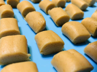 13、红薯圆子,切颗粒；