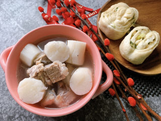 11、山药猪骨汤,出锅加适量盐调味