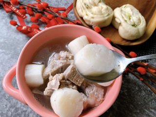 12、山药猪骨汤,山药粉软，汤清不油腻～