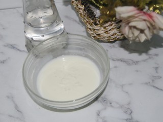 2、冬喝暖饮夏吃冰~芒果奥利奥酸奶昔,酸奶80g