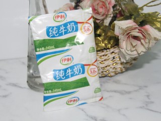 3、冬喝暖饮夏吃冰~芒果奥利奥酸奶昔,牛奶