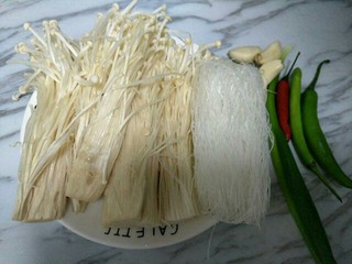 1、蒜蓉粉丝金针菇,准备食材
