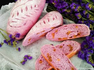 20、紫薯软欧包,绵软香甜。