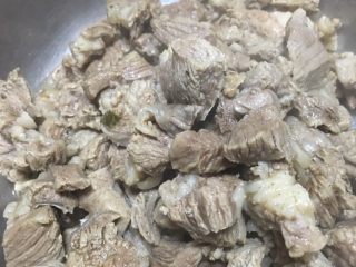 4、东北 炖牛肉,捞出