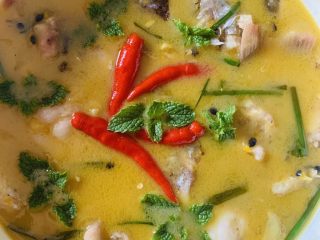 37、百香果水煮鱼(向往的生活同款),请大家一定要点开这个大图啊！看着就味美呢！汤汁浓郁，颜色鲜亮，汤汁拌饭口感更是一绝！