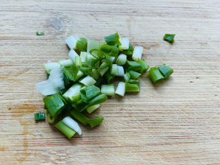 7、鲫鱼萝卜丝汤,葱花