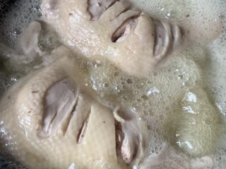 4、猪腰汤,放鸡腿一起煮