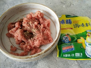 7、中餐厅~番茄牛丸汤,撒少许鸡精增香