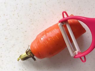 4、双脆时蔬,胡萝卜去皮