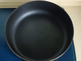 11、双脆时蔬,热锅冷油,放适量油