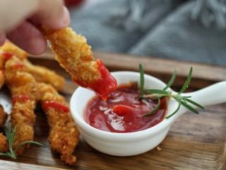 14、香酥炸鸡柳,蘸上喜欢的酱料美美的享用吧！