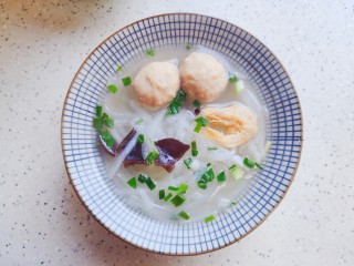 20、萝卜肉丸汤,装碗