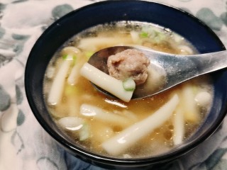 18、海鲜菇肉丸汤,完成