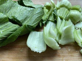 3、油菜豆腐,切段