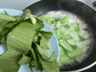 15、油菜豆腐,放入菜叶烫熟即可