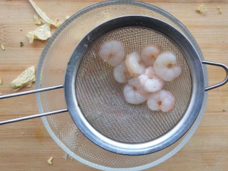 8、虾滑娃娃菜,捞出。