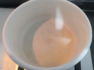 10、紫菜虾皮汤,起锅热油