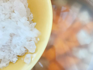 8、芋头西米露,放入冰糖