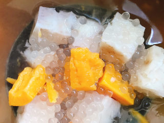 12、芋头西米露,芋头红薯煮到软烂