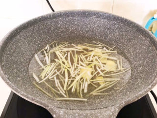 13、冬瓜肉丸汤,加入冷水，烧开后煮五分钟