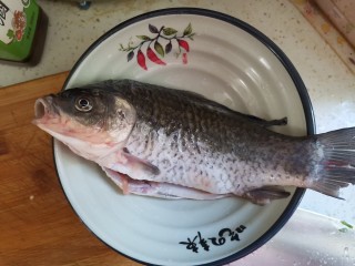 3、冬瓜鲫鱼汤,沥干水分备用