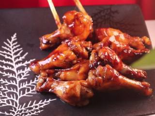 13、糖醋鸡翅根，我做太少了根本都不够吃,将烧好的糖醋鸡翅根出锅装盘。