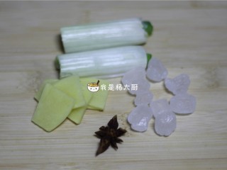 5、红烧鸡翅,葱切段，姜切片