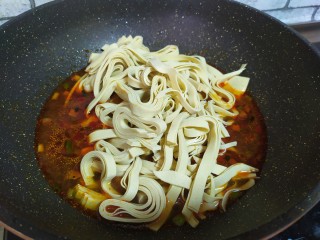 6、香辣干豆腐,加入干豆腐丝