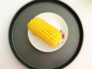 3、瓜片玉米竹荪汤,熟玉米半个