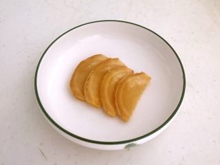 10、瓜片玉米竹荪汤,鲜姜4片