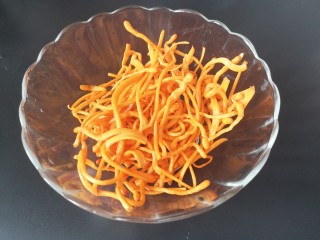 6、虫草花乌鸡汤,捞起沥干