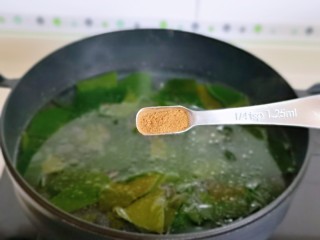 9、海带豆腐汤,加入十三香。