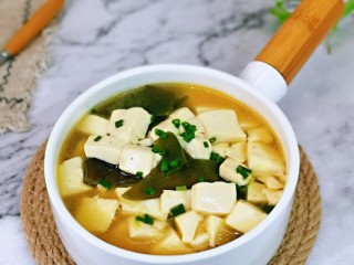18、海带豆腐汤,味道香浓,豆腐嫩滑,好吃极了,喜欢的做起来。