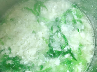 14、鸡蛋豆腐羹,煮开