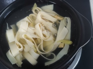 7、干豆腐肥牛砂锅,水开下干豆腐