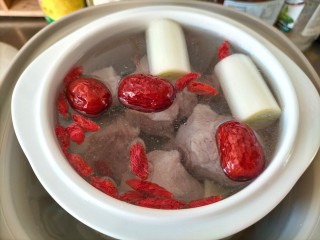 12、清亮排骨汤,入红枣