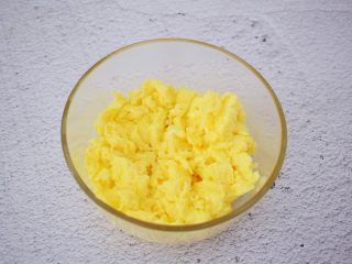 5、青椒炒鸡蛋,盛出备用