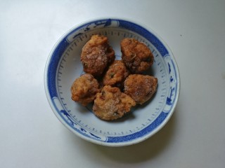 4、肉圆青蚕豆米汤,冰箱取出冷冻肉圆