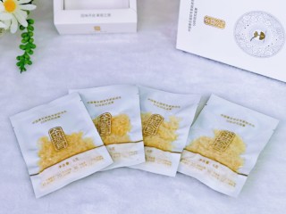 1、提高免疫力&金燕耳红糖小圆子,首先准备好金燕耳,建议大家可以适当多囤一些,独立包装,免洗免泡,开袋直接熬煮即可,20分钟出胶,特别方便。