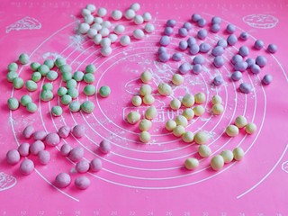 8、提高免疫力&金燕耳红糖小圆子,再放入掌心中团圆就可以啦!全家人一起团,很快呦~