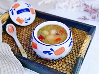 12、提高免疫力&金燕耳红糖小圆子,盛出装入碗中,再加入煮好的小圆子,泡软的枸杞即可食用。