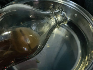 4、当归黄芪乌鸡汤,加料酒;