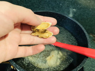 15、当归黄芪乌鸡汤,加黄芪,当归,红枣;